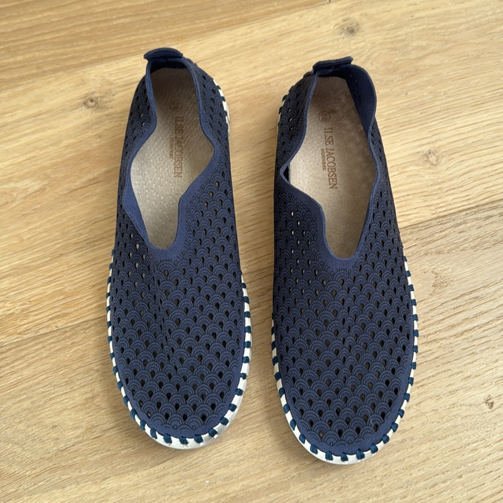 Isle of Jacobsen Tulip Perforated Slip-On Shoes Navy Womens 38EU (US 7.5-8)